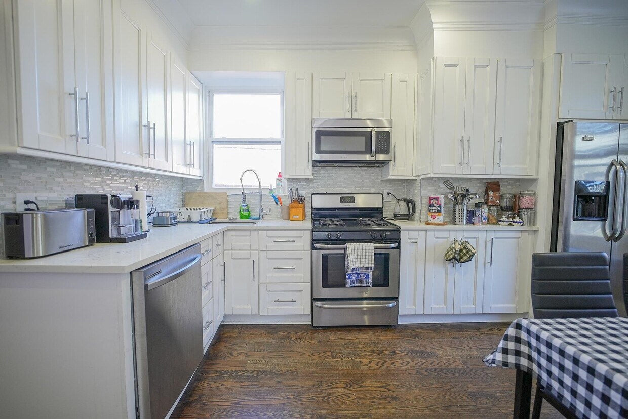 Foto principal - 676 Liberty Ave