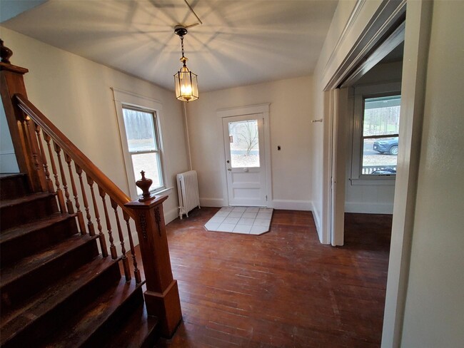Building Photo - 105 Smith Clove Rd