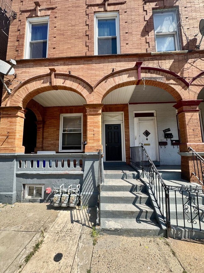 Building Photo - 1919 N 32nd St