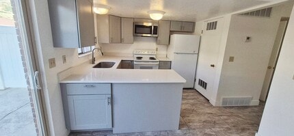 Building Photo - 561 S 400 E