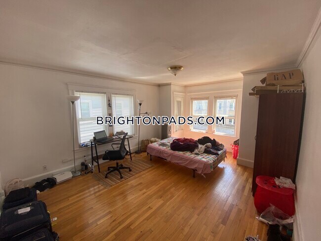 Building Photo - 25 Colborne Rd