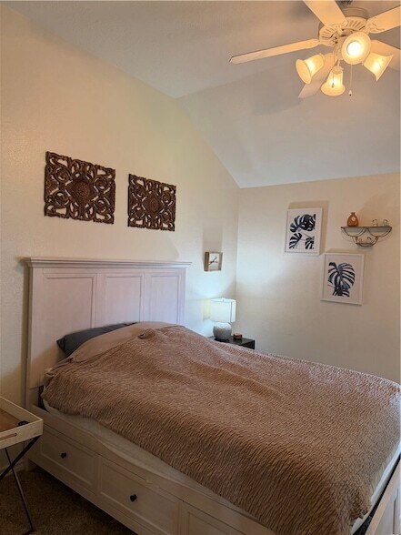 Foto del edificio - 933 Crested Point Dr