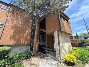 Building Photo - 2416 S Elizabeth St