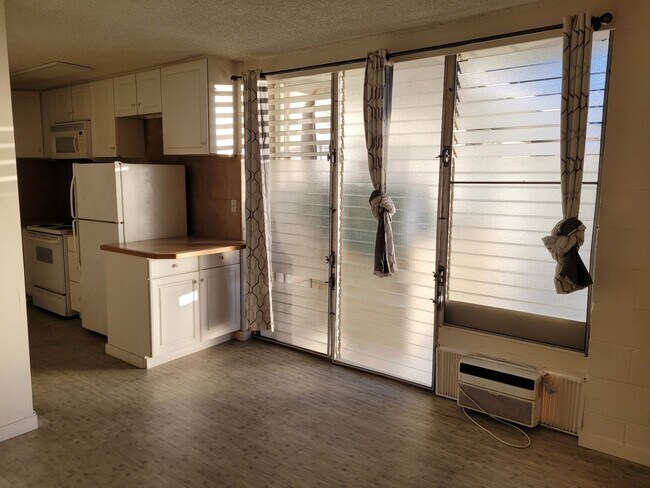 Foto del edificio - Great Location! Studio, 1 bath, 1 pkg w/La...