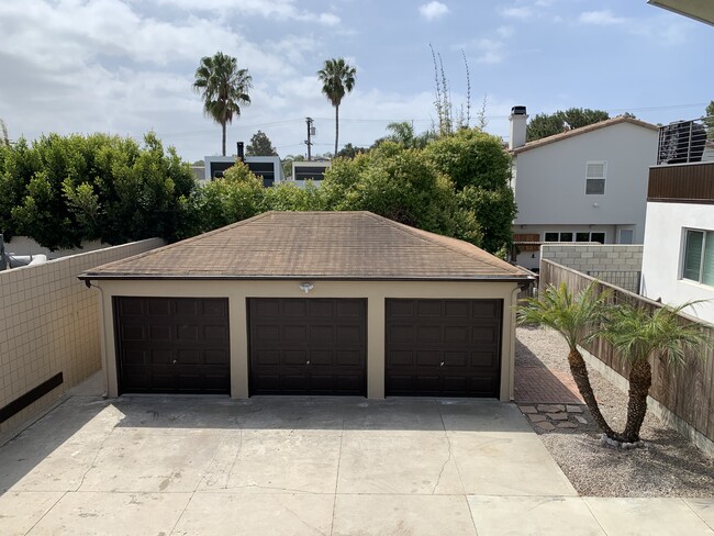 1 single garage & 1 space - 846 Manhattan Beach Blvd