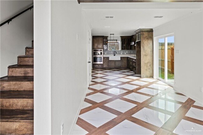 Building Photo - 1409 Karen Dr
