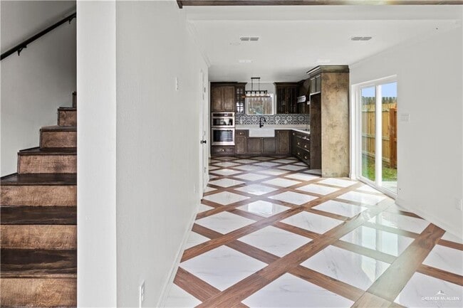 Building Photo - 9 Karen Dr