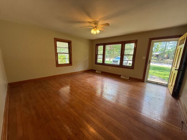 Foto del edificio - 1302 Dogwood Ln NW