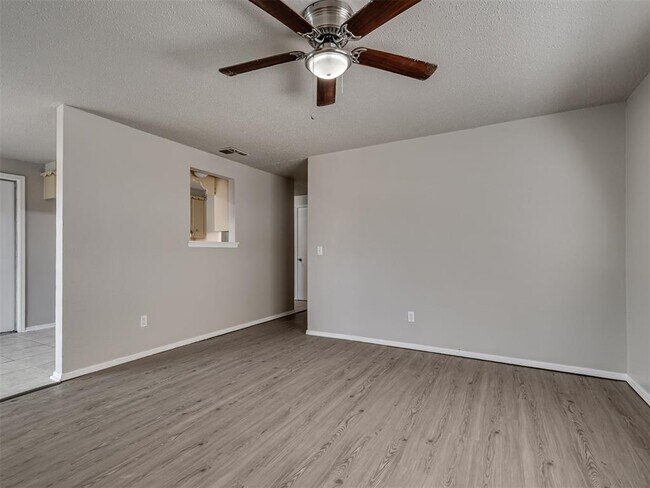 Foto del edificio - 1525 McGregor Dr