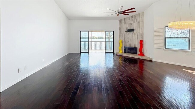 Foto del edificio - 660 Killarney Bay Ct