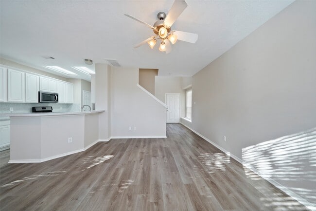 Foto del edificio - 12430 Cane River Ln