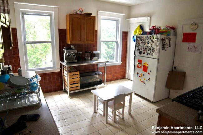 Cocina - 385 Pond Ave