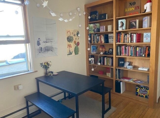 Building Photo - 3646 W Wrightwood Ave