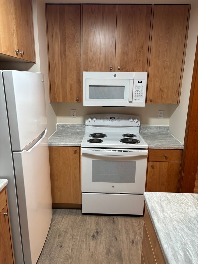 Building Photo - 10105 N Wesley Rd