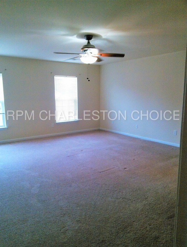 Foto del edificio - 1007 Briar Rose Ln