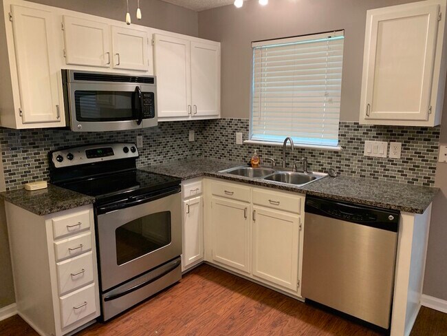Building Photo - 1271 Midlake Ave Kannapolis, NC
