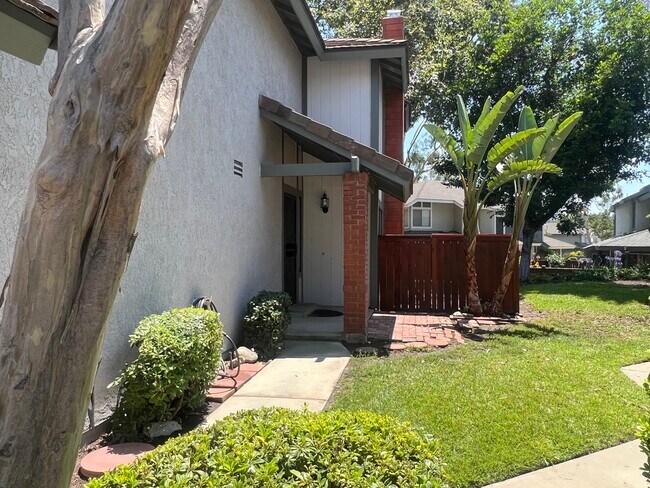 Building Photo - 827 El Paso Ct