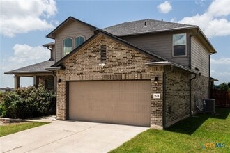 Building Photo - 904 Garden Green Dr