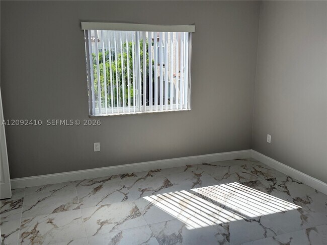 Foto del edificio - 551 NW 82nd Ave
