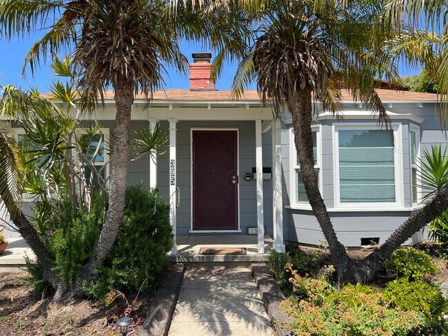 Foto del edificio - 3 Bedroom Midtown Ventura 1938 Charmer!