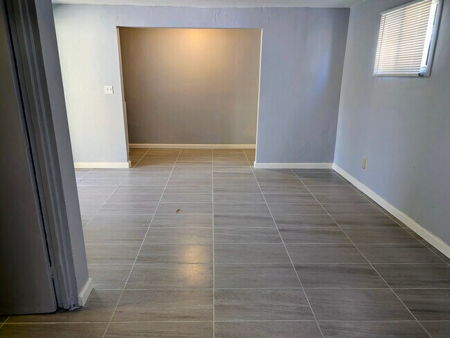 Foto del edificio - 2432 E Eastland St