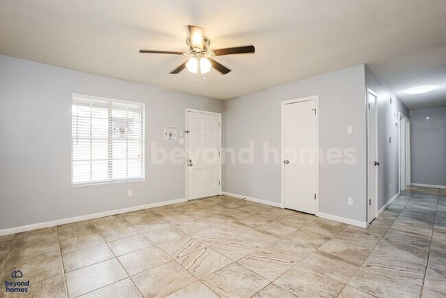 Building Photo - Charming 3 BR Brick Home with Upgraded Kitchen, Stone Fireplace & Sunroom in Little Rock