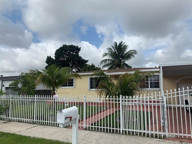 Building Photo - 17950 NW 6th Ct