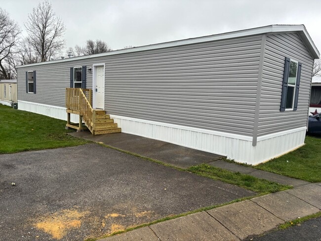 Building Photo - 2121 Panhandle Rd
