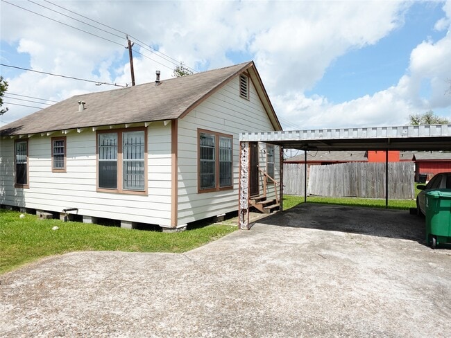 Building Photo - 4818 Hirsch Rd