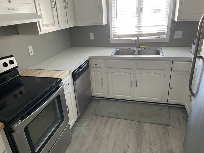 Kitchen - 858 N 6th St