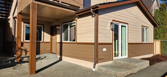 Building Photo - 3213150