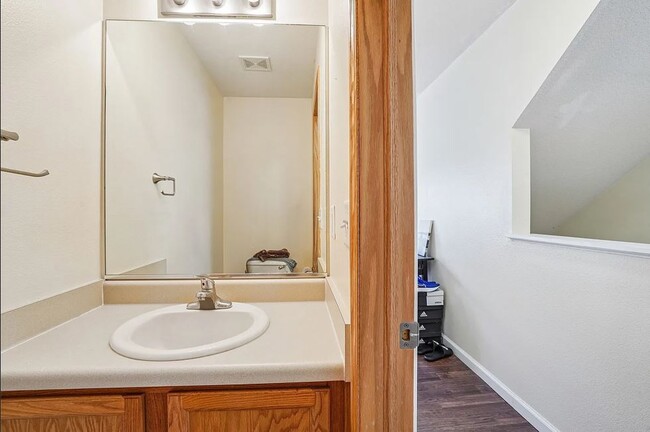 Planta principal 1/2 Baño - 8302 Westown Pky