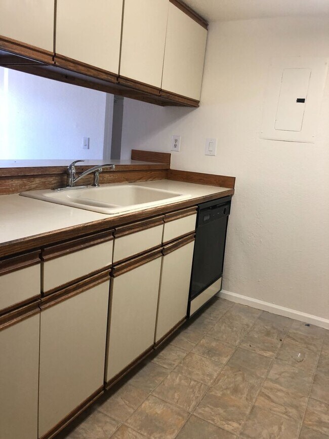 Foto del edificio - 2 bed/2 bath condo in Arvada