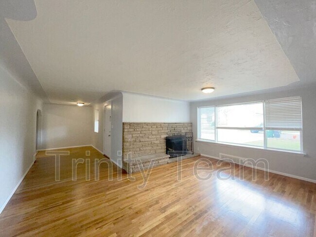 Foto del edificio - 3160 Kendall St