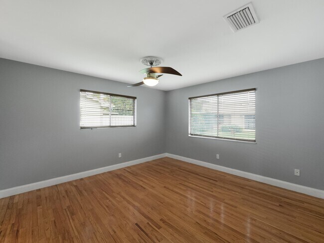 Building Photo - 16 Winchmore Ln