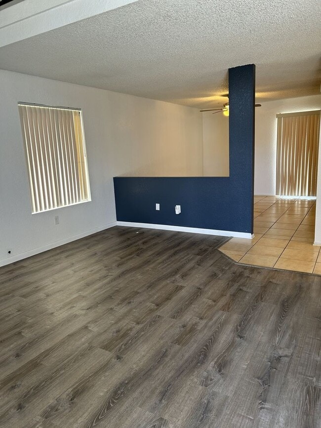 Building Photo - 3 bedroom 3 bath home