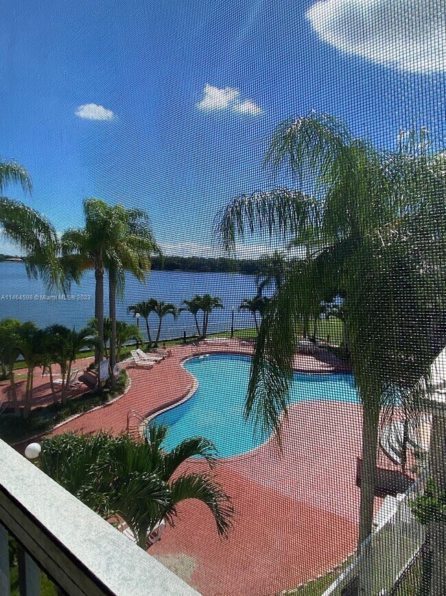 Foto del edificio - 2831 N Oakland Forest Dr