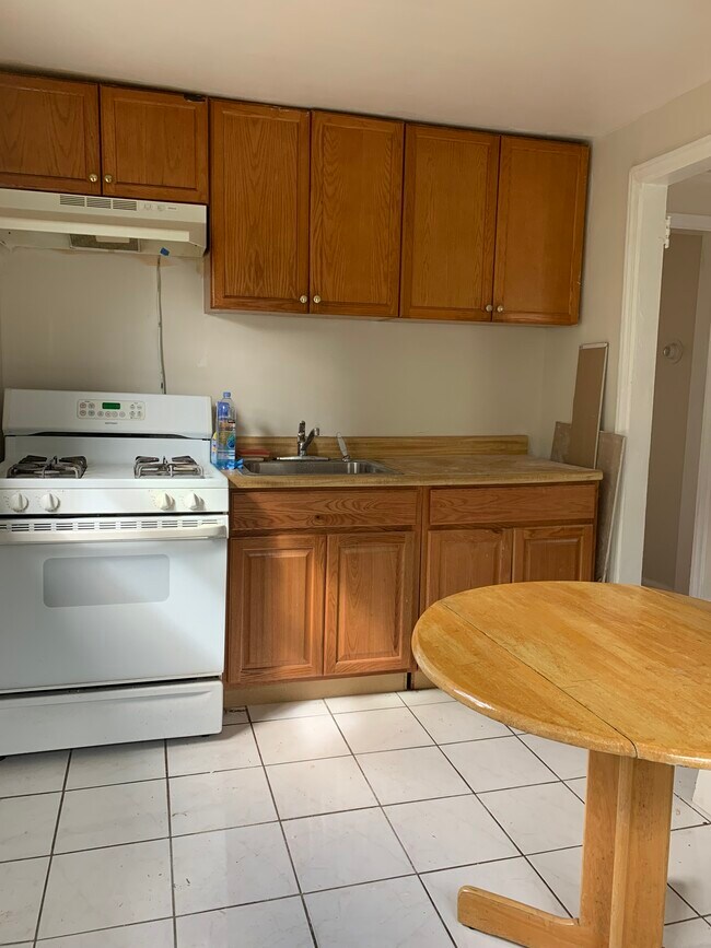 Comer en la cocina - 15 Coolidge Ave