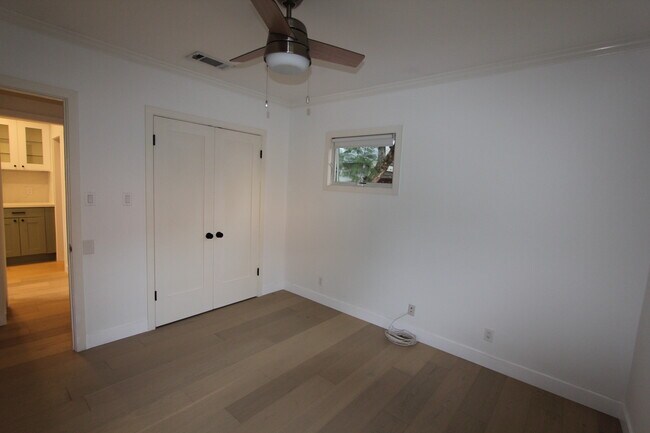 Building Photo - 7557 Romaine St