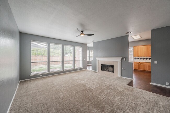 Building Photo - $500.00 off of the first months rent! Move in Ready 4 bedroom 3.5 bath in Mansfield