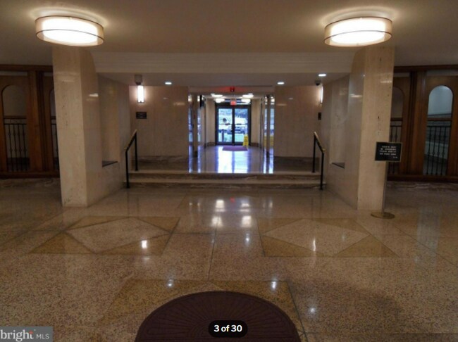 Building Photo - 1121 University Blvd W