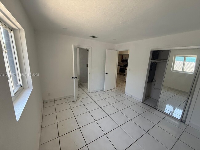Foto del edificio - 6931 SW 24th Ct