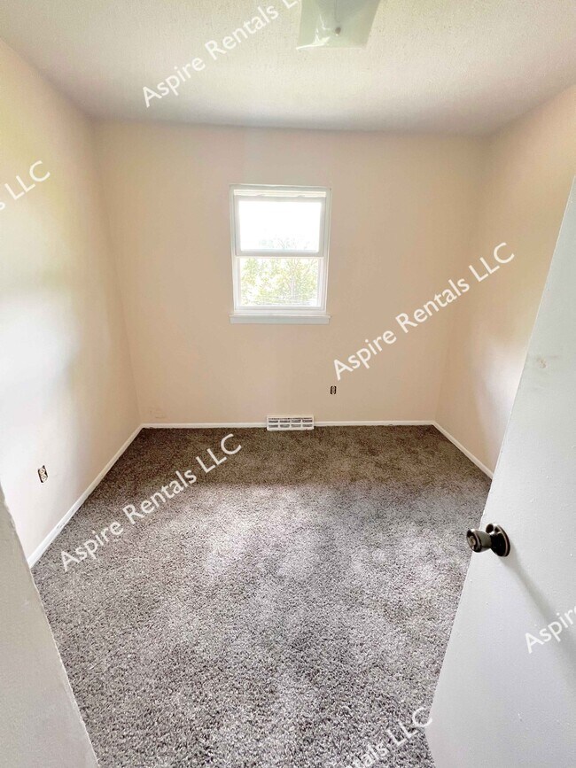 Foto del edificio - 2905 N Willowbrook Rd
