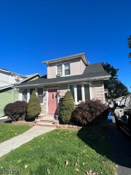 Primary Photo - 52 Conover Ave