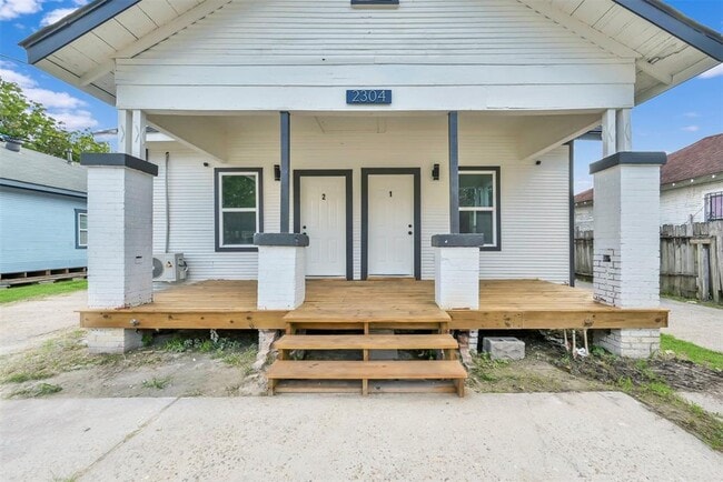 Building Photo - 2304 Chapman St