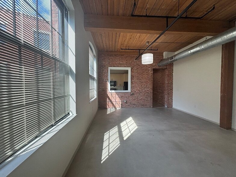 Primary Photo - 88 Gerrish Ave