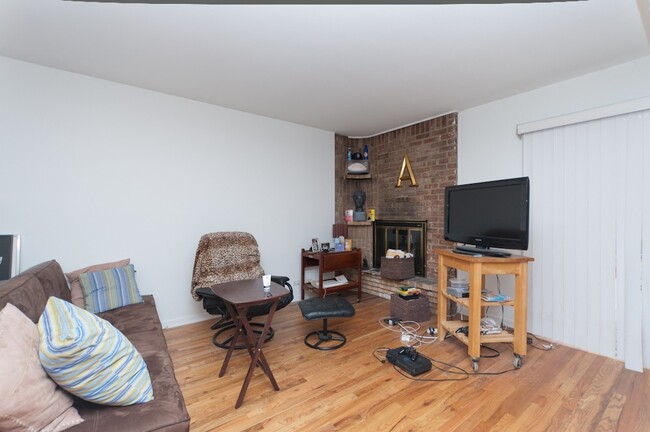 Building Photo - 2634 N Mildred Ave