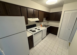 Building Photo - 7010 Wildwood Cir