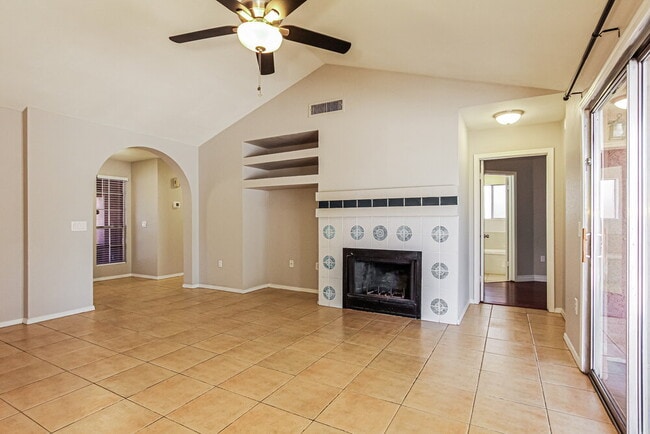 Building Photo - 7848 W Fleetwood Ln