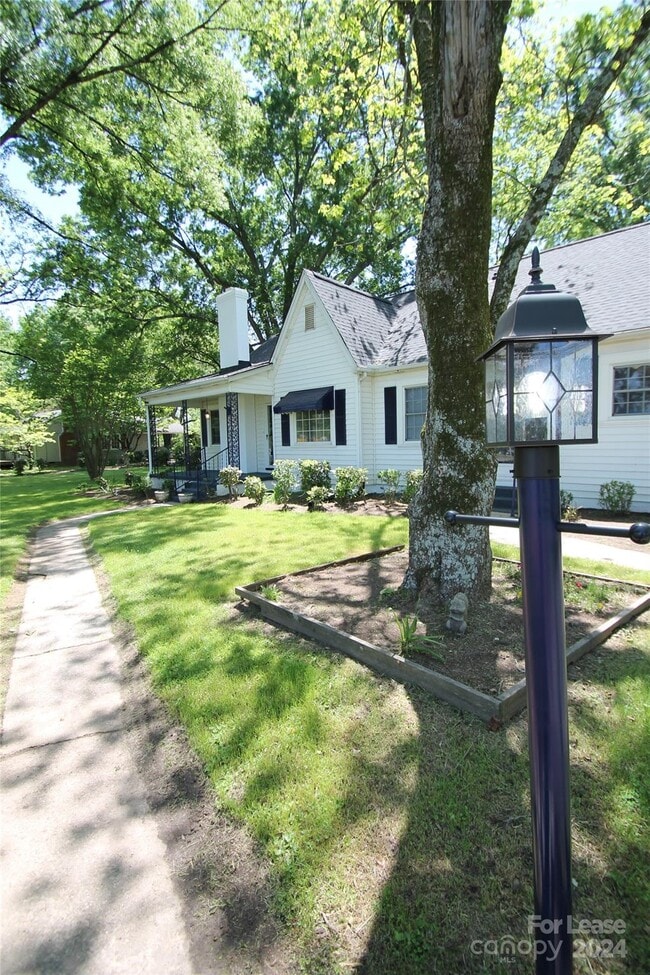 Foto del edificio - 1004 Anderson Rd S